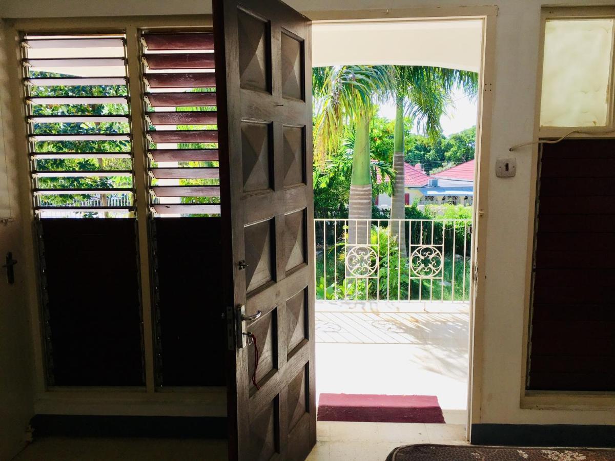 African Symbol Guest House 蒙特哥贝 外观 照片