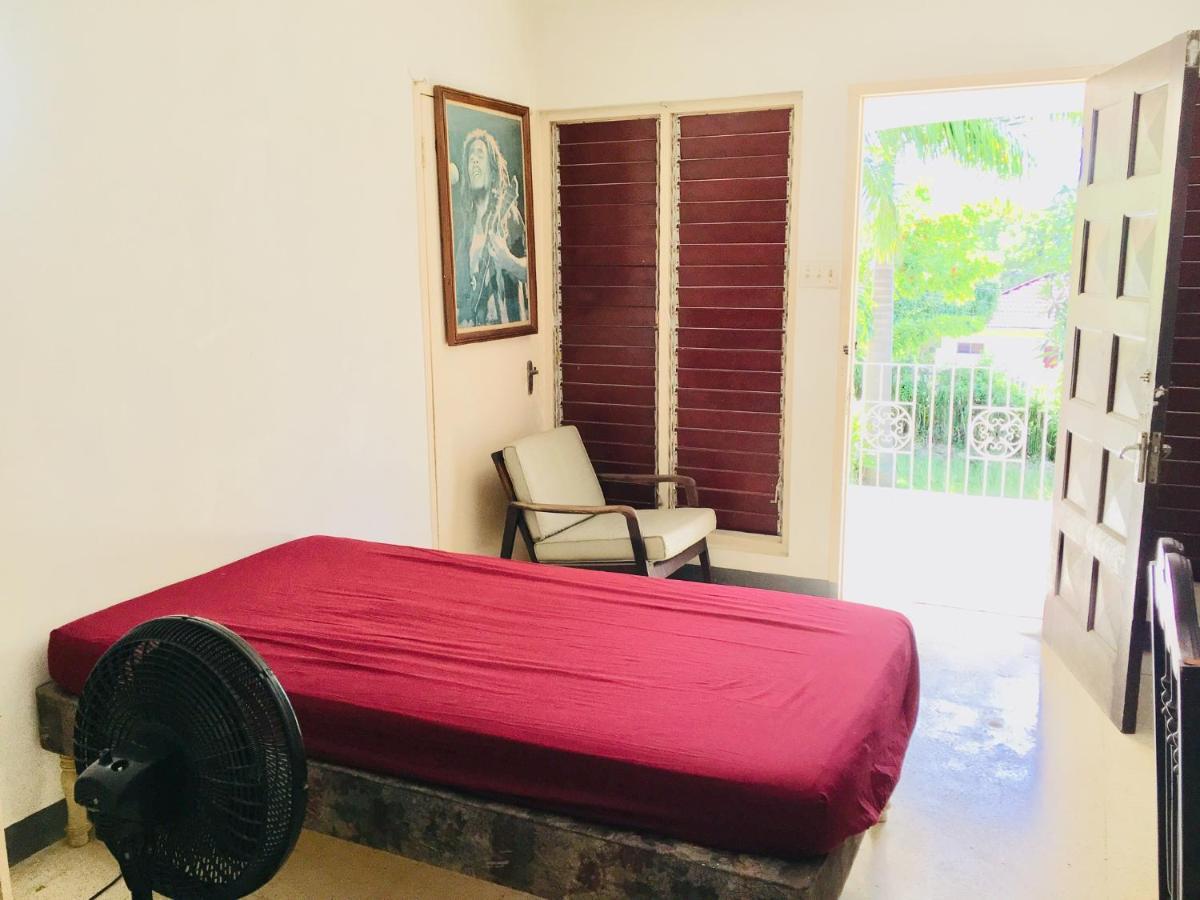 African Symbol Guest House 蒙特哥贝 外观 照片