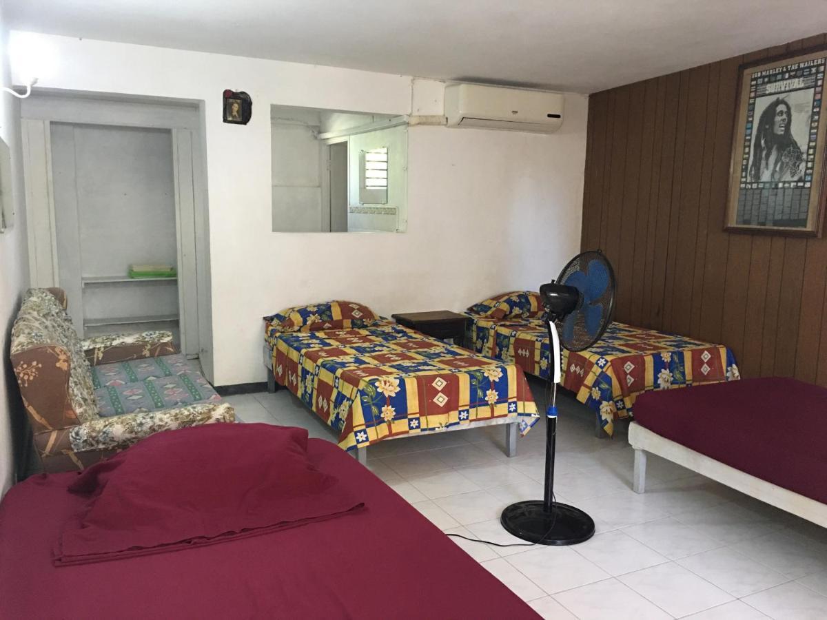 African Symbol Guest House 蒙特哥贝 外观 照片