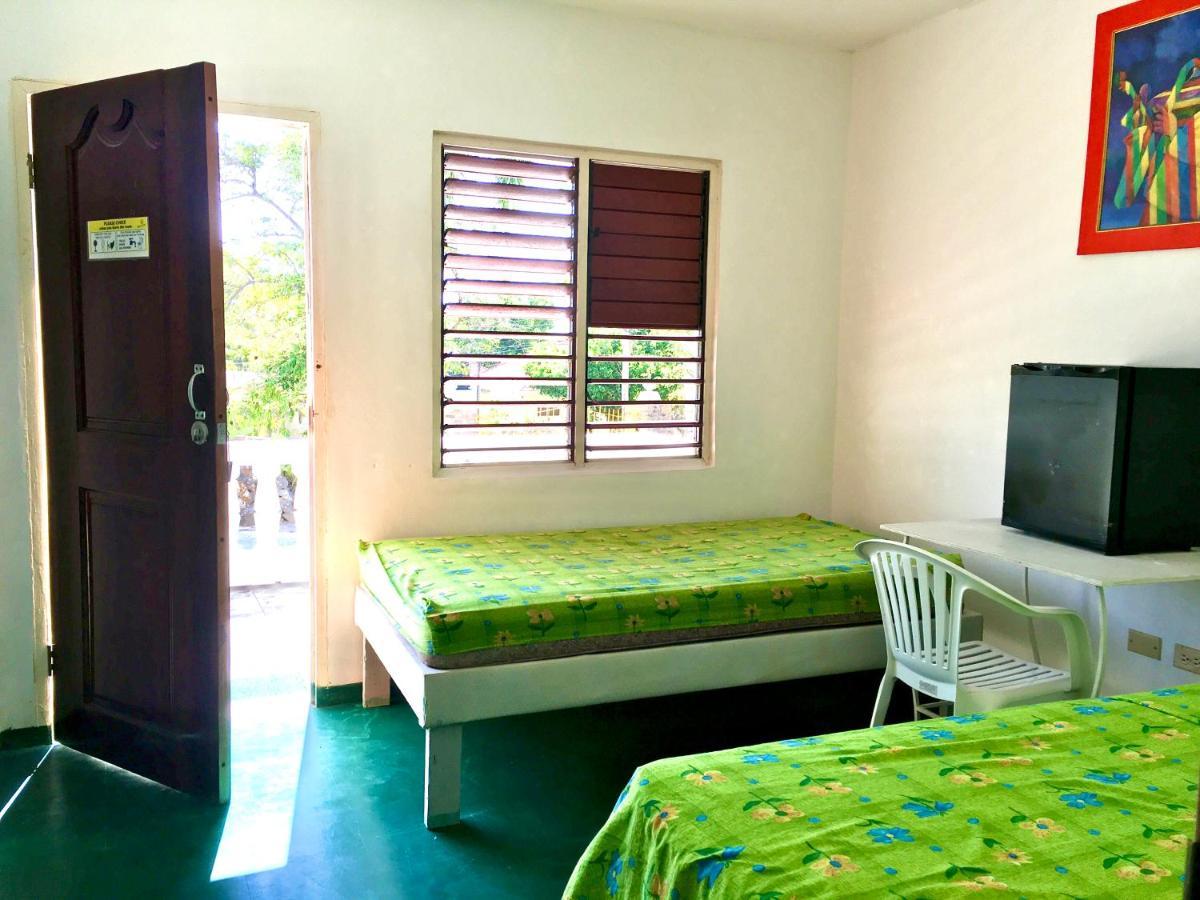 African Symbol Guest House 蒙特哥贝 外观 照片